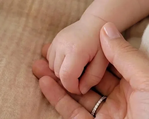 Atelier massage bébé à Millau, O Creux de l'Eau